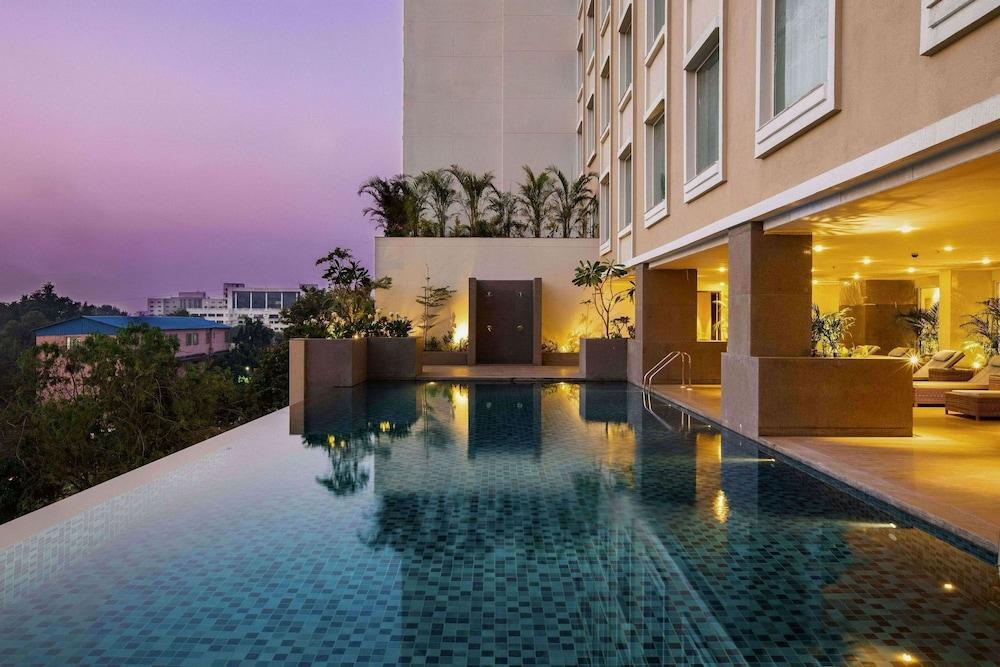 Lemon Tree Premier City Center Pune Exteriör bild