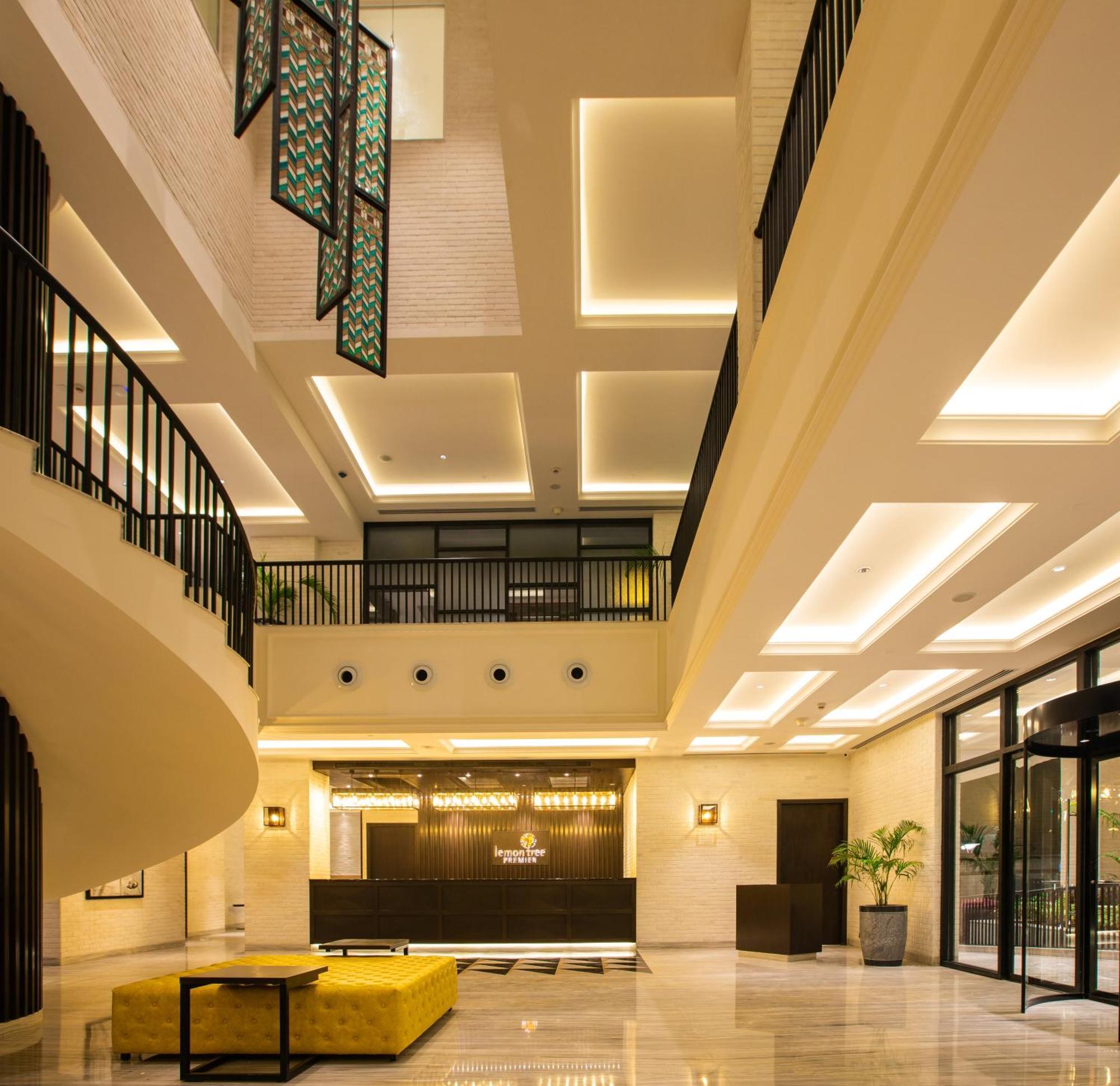 Lemon Tree Premier City Center Pune Exteriör bild