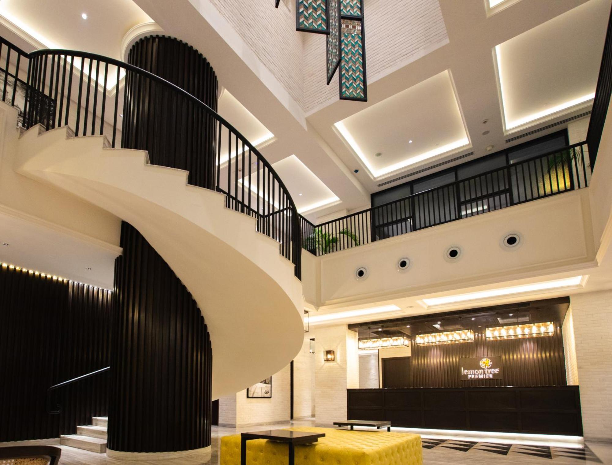 Lemon Tree Premier City Center Pune Exteriör bild